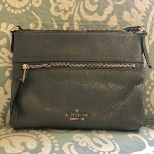 Vintage Kate Spade cross body bag! Lightly used, perfect for every day use.